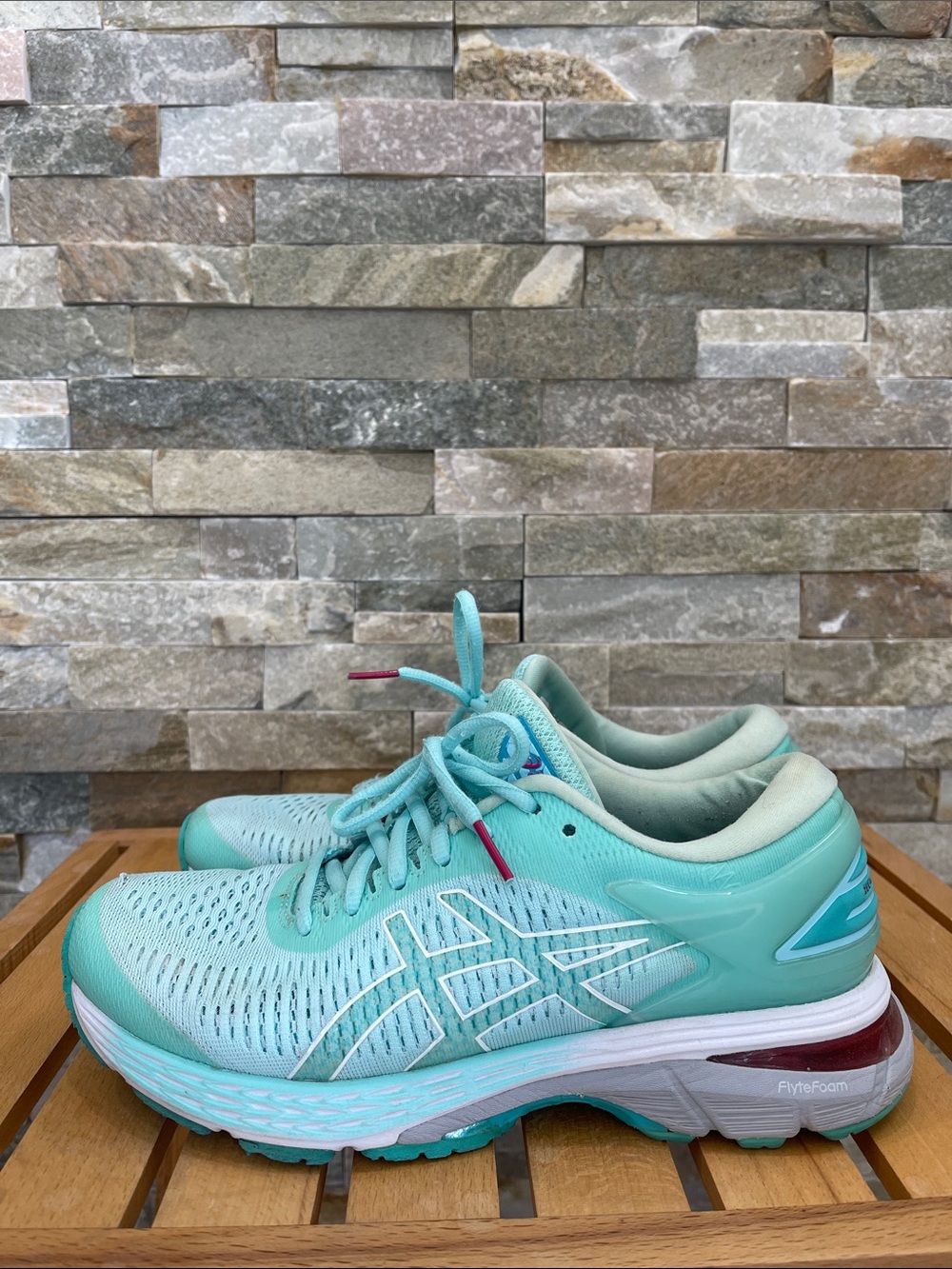 🇨🇦 ASICS Women's Gel-Kayano 25 Sneaker - Picture 4 of 9